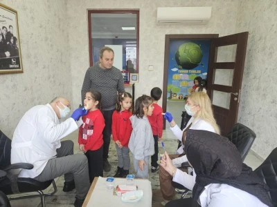 Sınav&rsquo;ın minikleri diş taramasından ge&ccedil;ti