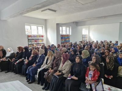 Sincik'te "Kadınların toplumdaki yeri" temalı konferans d&uuml;zenlendi