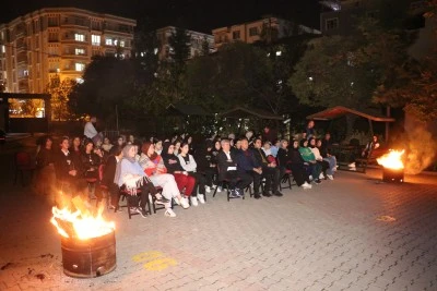 Sinema otob&uuml;s&uuml; yurt ve pansiyonda kalan &ouml;ğrenciler i&ccedil;in geziyor