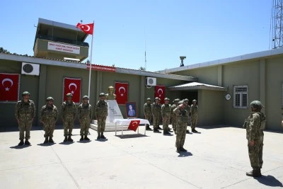 Sınırda g&ouml;revli "hudut kartalları" bayramda vatan n&ouml;betinde