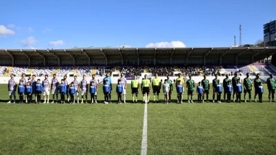 Sinop Şehir Stadı'nda ilk ma&ccedil; oynandı
