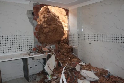 Şırnak Cizre'de heyelan nedeniyle bir ev zarar g&ouml;rd&uuml;