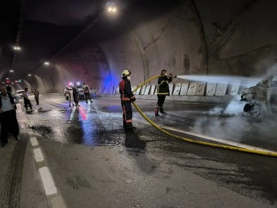 Şırnak'ta ara&ccedil;ta &ccedil;ıkan yangın s&ouml;nd&uuml;r&uuml;ld&uuml;