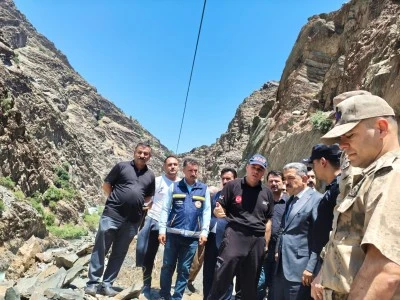 Şırnak'ta balık tutarken Habur &Ccedil;ayı'na d&uuml;şen kişiyi arama &ccedil;alışmaları s&uuml;r&uuml;yor