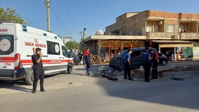 Şırnak'ta hafif ticari ara&ccedil; ile &ccedil;arpışan motosikletin s&uuml;r&uuml;c&uuml;s&uuml; ağır yaralandı