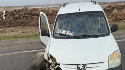 Şırnak'ta iki hafif ticari aracın &ccedil;arpıştığı kazada 3 kişi yaralandı