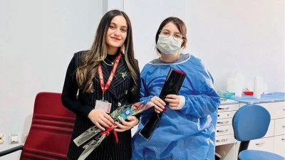 Şırnak'ta kadın sağlık &ccedil;alışanlarına karanfil dağıtıldı