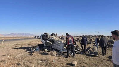 Şırnak'ta otomobil ile hafif ticari aracın &ccedil;arpıştığı kazada 7 kişi yaralandı