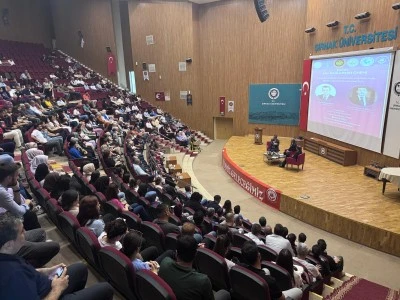 Şırnak'ta "Aile bağlarının &ouml;nemi" konulu panel d&uuml;zenlendi