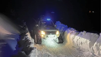Şırnak'ta rahatsızlanan kişi paletli ambulansla hastaneye ulaştırıldı