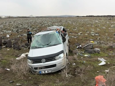 Şırnak'ta şarampole devrilen mikrob&uuml;steki 2 kişi &ouml;ld&uuml;, 6 kişi yaralandı