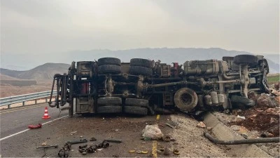Şırnak'ta sondaj aracının devrilmesi sonucu 1 kişi &ouml;ld&uuml;, 1 kişi yaralandı