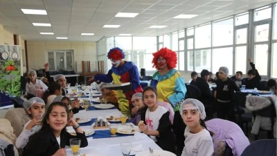 Şırnak &Uuml;niversitesinde minik şefler mutfakta etkinliği