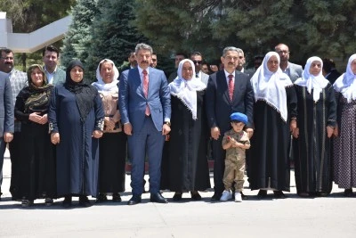 Şırnak Valisi Birol Ekici, g&uuml;venlik g&uuml;&ccedil;leriyle bayramlaştı