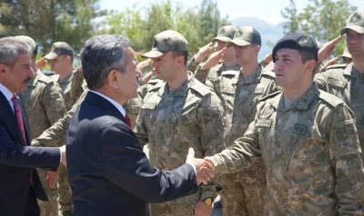 Şırnak Valisi Birol Ekici, g&uuml;venlik g&uuml;&ccedil;leriyle bayramlaştı
