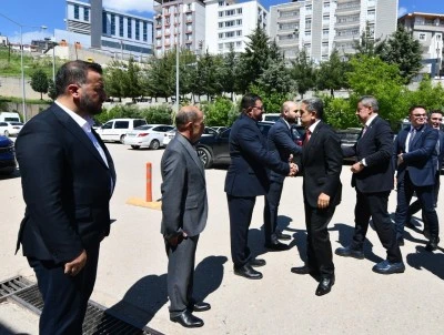 Şırnak Valisi Birol Ekici, g&uuml;venlik g&uuml;&ccedil;leriyle bayramlaştı