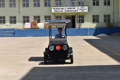 Siverekli &ouml;ğrenciler g&uuml;neş enerjili ara&ccedil; &uuml;retti