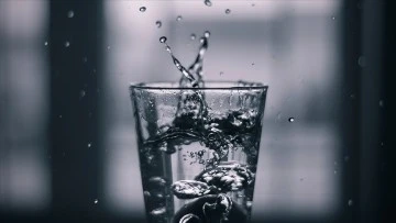 Sıvı t&uuml;ketiminin az olması b&ouml;brek taşına neden oluyor