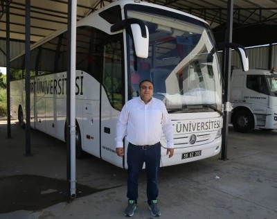 Şof&ouml;rl&uuml;k yaptığı &uuml;niversiteden fak&uuml;lte birinciliğiyle mezun oldu