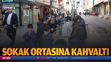 Sokak ortasına kahvaltı&hellip;