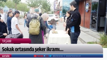 Sokak ortasında şeker ikramı&hellip;
