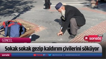 Sokak sokak gezip kaldırım &ccedil;ivilerini s&ouml;k&uuml;yor