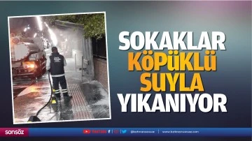 Sokaklar k&ouml;p&uuml;kl&uuml; suyla yıkanıyor