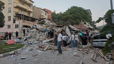 SON DAKİKA! Balıkesir'de 6.1 b&uuml;y&uuml;kl&uuml;ğ&uuml;nde deprem