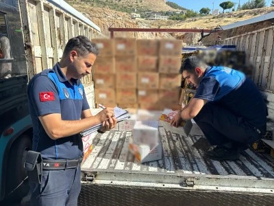 Son kullanma tarihi ge&ccedil;miş 5 bin 370 adet gıda &uuml;r&uuml;n&uuml; imha edildi