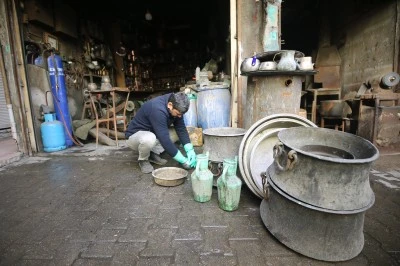 Soyadını aldığı mesleği bakırcılığı ayakta tutuyor