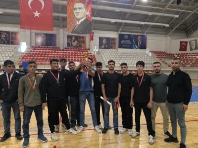 Spor Lisesi, gen&ccedil; erkeklerde şampiyon