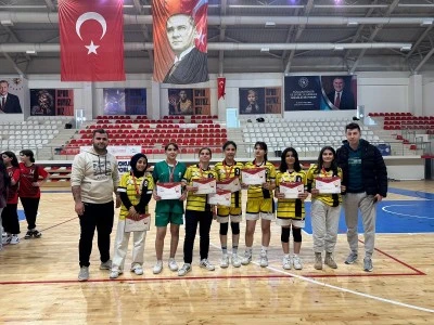 Spor Lisesi&rsquo;nin kızları şampiyon&hellip;