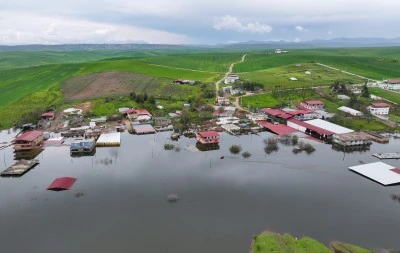 Su altında kalan havzadaki yapılar dronla g&ouml;r&uuml;nt&uuml;lendi