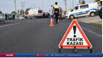 Su tankerine &ccedil;arpan motosikletin s&uuml;r&uuml;c&uuml;s&uuml; &ouml;ld&uuml;