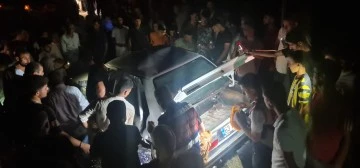 Sulama kanalına devrilen otomobildeki 3 kişi &ouml;ld&uuml;