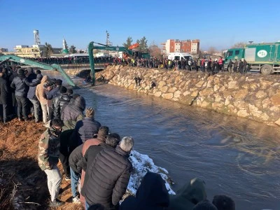 Sulama kanalına d&uuml;şen otomobildeki 4 kişiden 3'&uuml;n&uuml;n cesedine ulaşıldı