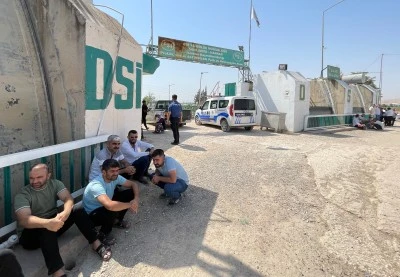 Sulama kanalında akıntıya kapılan kişiyi arama &ccedil;alışması s&uuml;r&uuml;yor