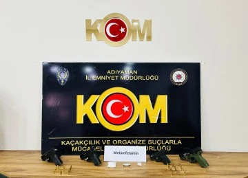 Ş&uuml;pheli ara&ccedil;taki 3 kişi g&ouml;zaltına alındı