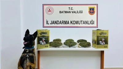 Ş&uuml;pheli ara&ccedil;tan uyuşturucu &ccedil;ıktı