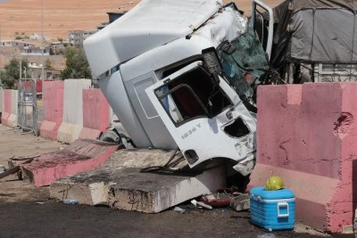 S&uuml;r&uuml;c&uuml;leri kardeş olan iki tırın &ccedil;arpıştığı kazada, ağabey &ouml;ld&uuml;, kardeşi yaralandı