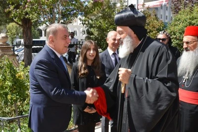 S&uuml;ryani Ortodoks Kilisesi Patriği Kerim'den Midyat Belediye Başkanı Şahin'e ziyaret