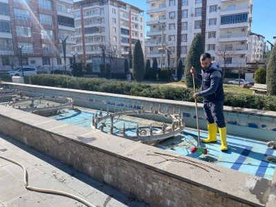 S&uuml;s havuzlarına dokunuş