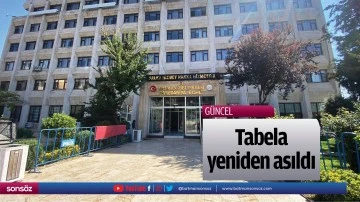 Tabela yeniden asıldı