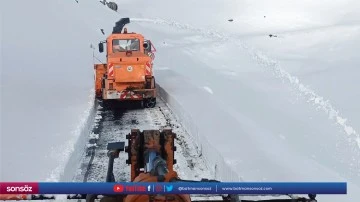 Tanin Geçidi'nde 1 metreyi bulan karlı yol temizlendi