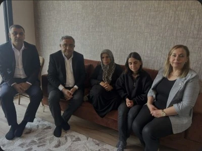 Tanrıkulu, Rojin Kabaiş'in ve G&uuml;listan Doku'nun annelerini ziyaret etti