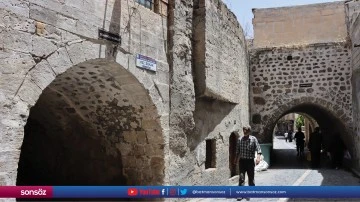 Tarihi sokakların s&uuml;s&uuml; "kabaltılar"