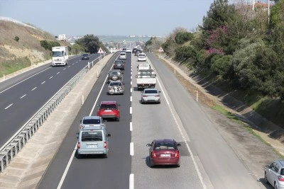 Tekirdağ-İstanbul yolunda bayram tatilinden d&ouml;n&uuml;ş yoğunluğu başladı