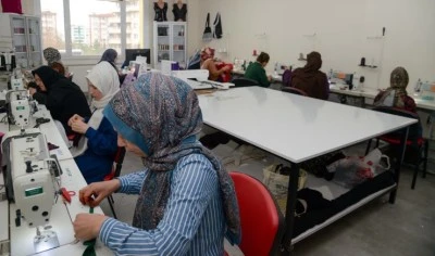 Tekstil At&ouml;lyesinde &ouml;ğrenip tasarlıyorlar