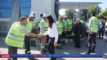 Temizlik ekibi aralıksız &ccedil;alışıyor