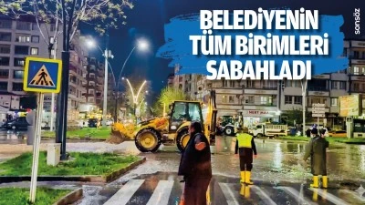 Temizlik ekipleri yağışı fırsata &ccedil;evirdi